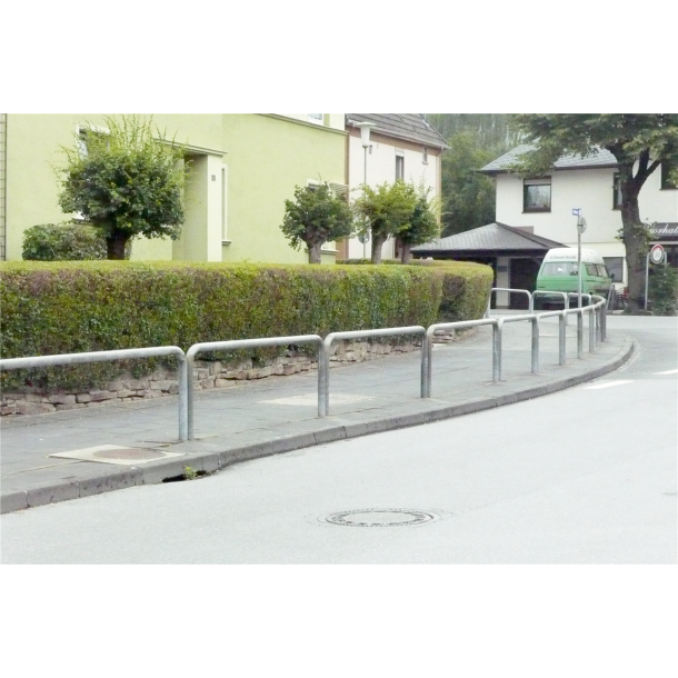 Universal hoop | of steel tube |  76 x 2,6 mm | to be fixed by plugs | total width: 400 mm | total height: 650 mm | hot-dip galvanized